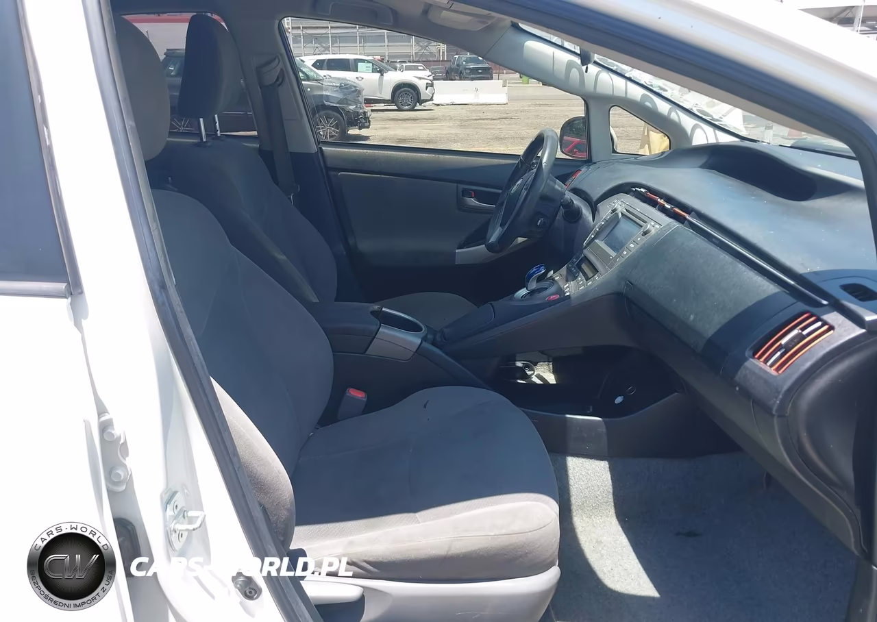 2015 Toyota Prius Two VIN:JTDKN3DU4F0415016 - 5
