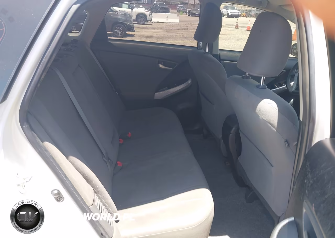 2015 Toyota Prius Two VIN:JTDKN3DU4F0415016 - 8