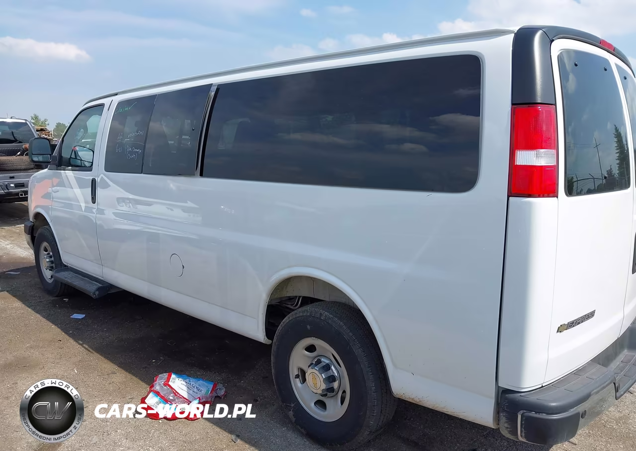 2025 Chevrolet Express Passenger Rwd 3500 Extended Wheelbase Lt VIN:1GAZGPFP1S1255018 - 3