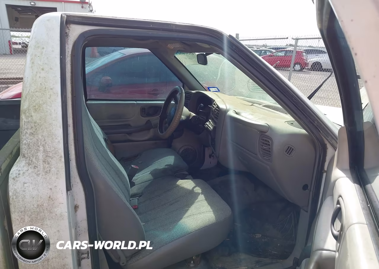 2000 Chevrolet S-10 VIN:1GCCS1448Y8112827 - 5