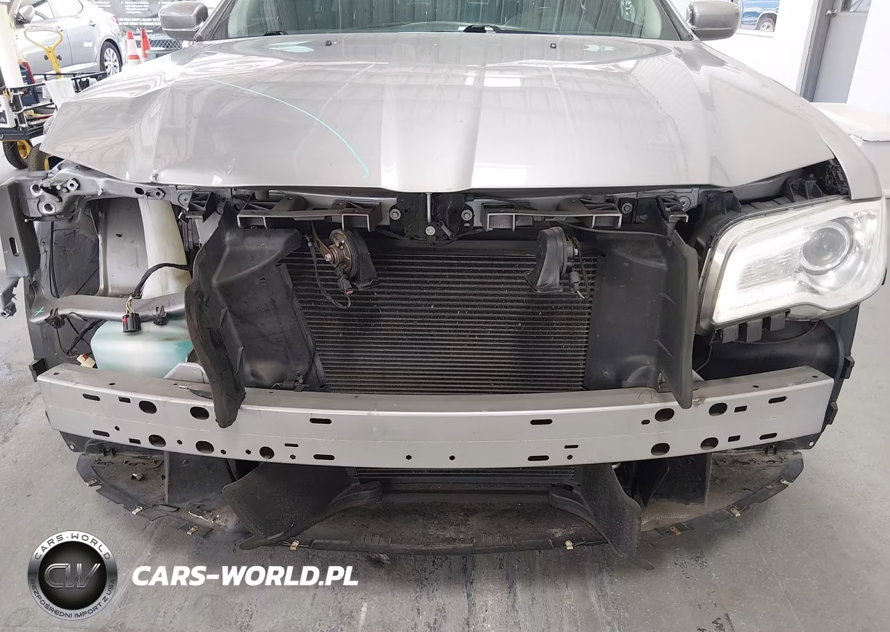 2018 Chrysler 300 Touring L VIN:2C3CCAAG8JH280208 - 13