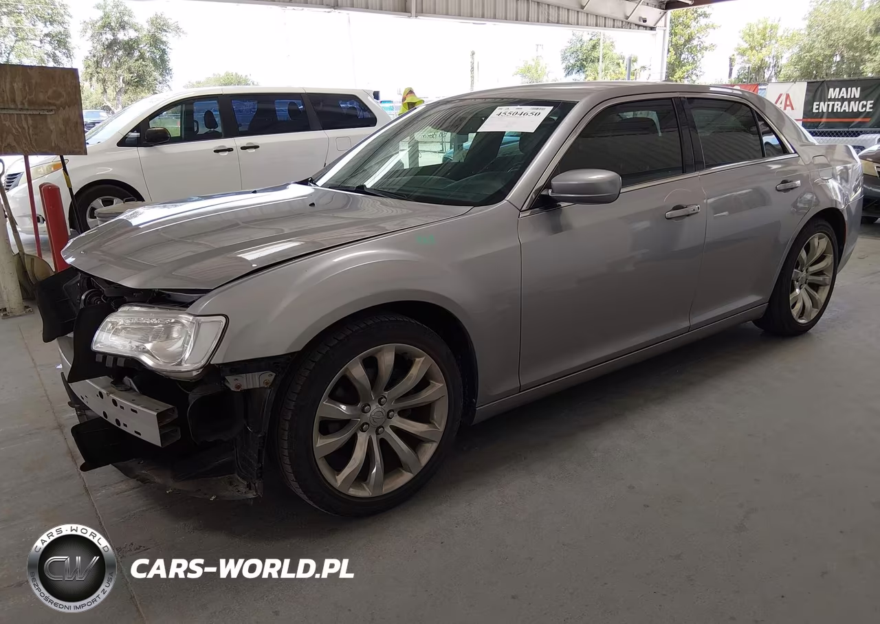 2018 Chrysler 300 Touring L VIN:2C3CCAAG8JH280208 - 2