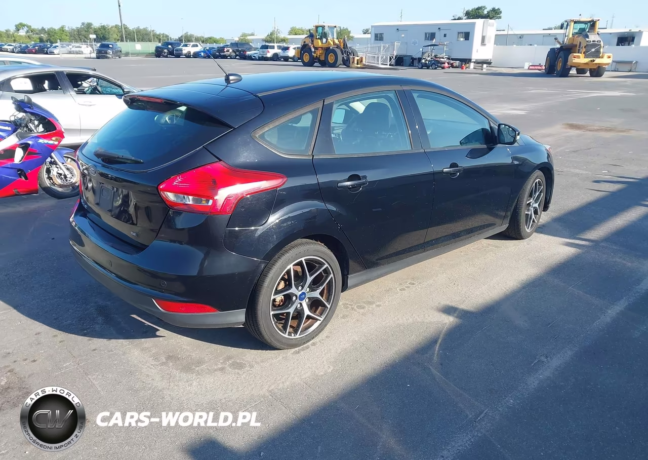 2017 Ford Focus Sel VIN:1FADP3M28HL225504 - 4