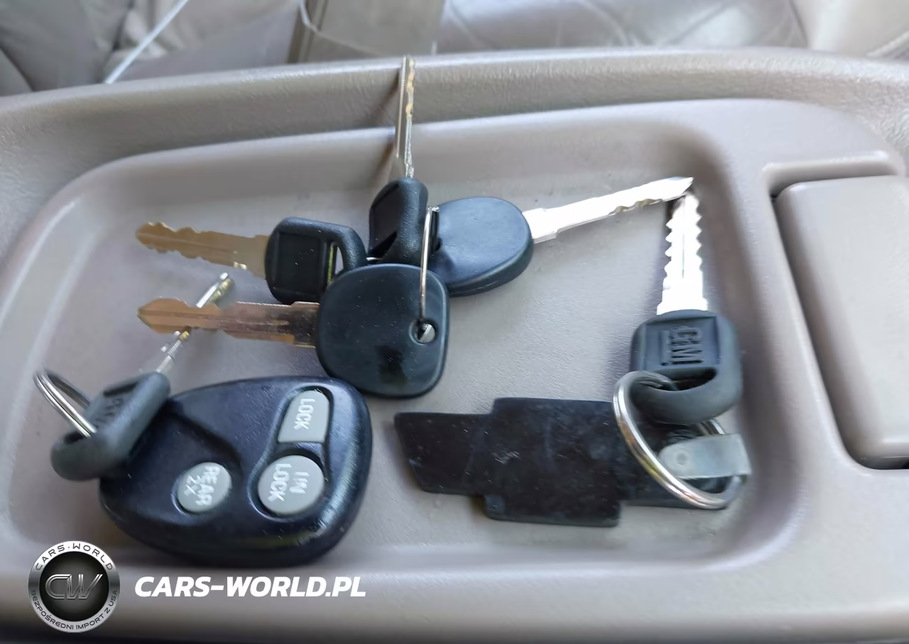 2000 Chevrolet Tahoe Z71 VIN:1GNEK13R0YR120671 - 11
