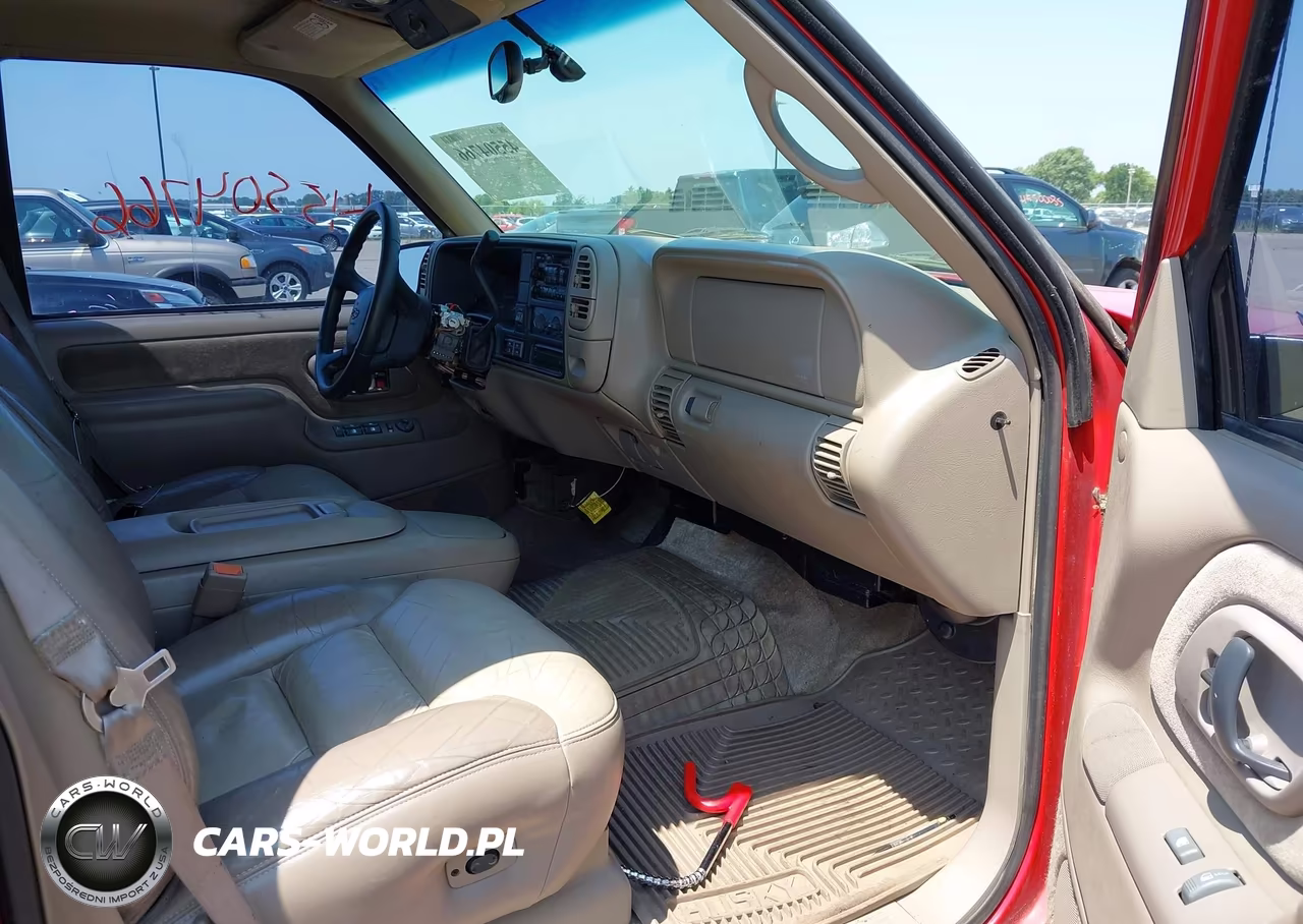 2000 Chevrolet Tahoe Z71 VIN:1GNEK13R0YR120671 - 5