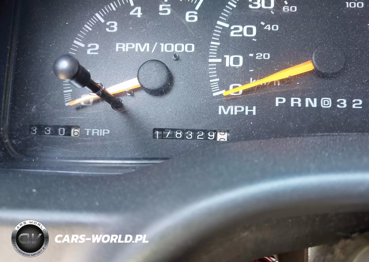 2000 Chevrolet Tahoe Z71 VIN:1GNEK13R0YR120671 - 7