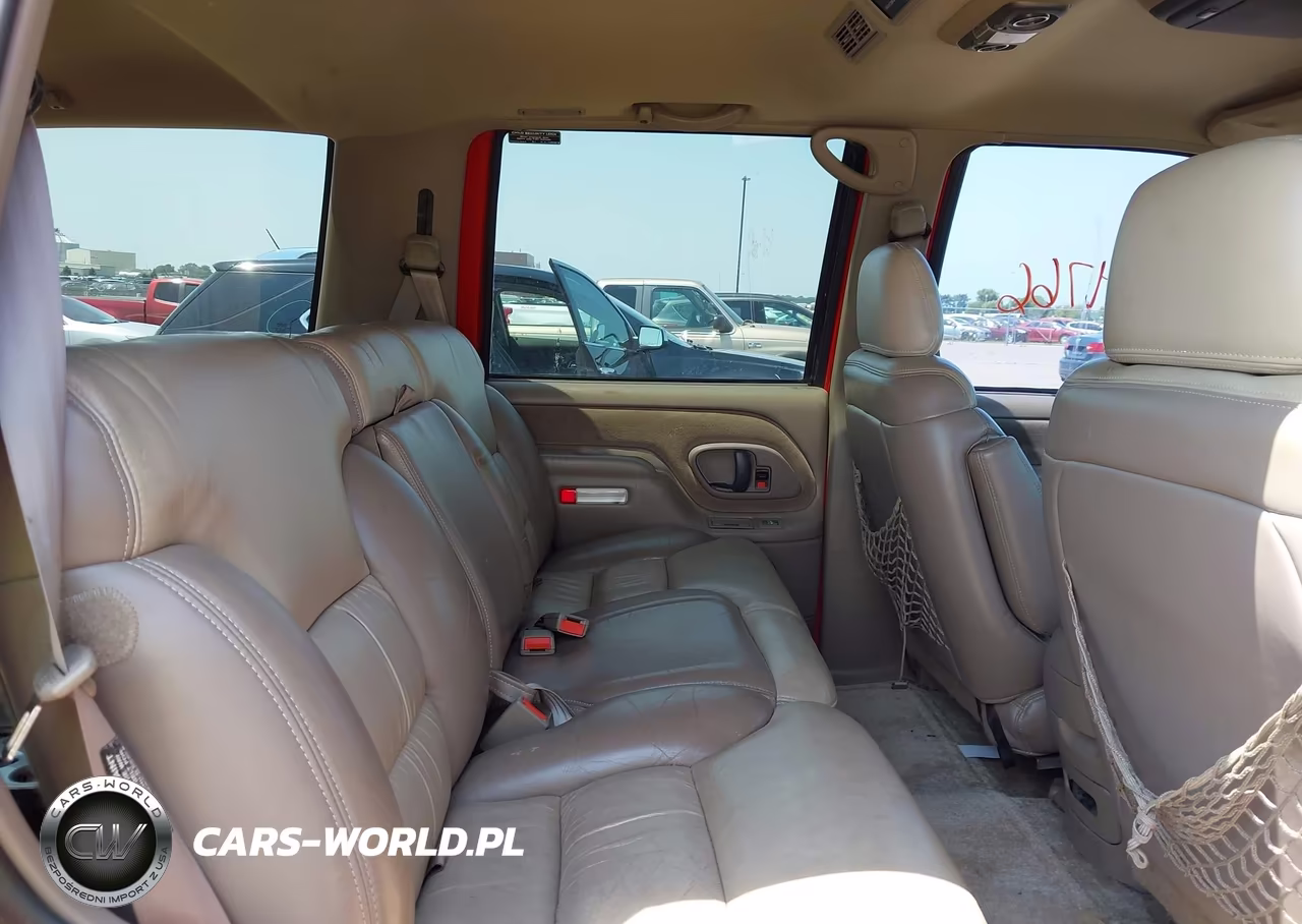 2000 Chevrolet Tahoe Z71 VIN:1GNEK13R0YR120671 - 8