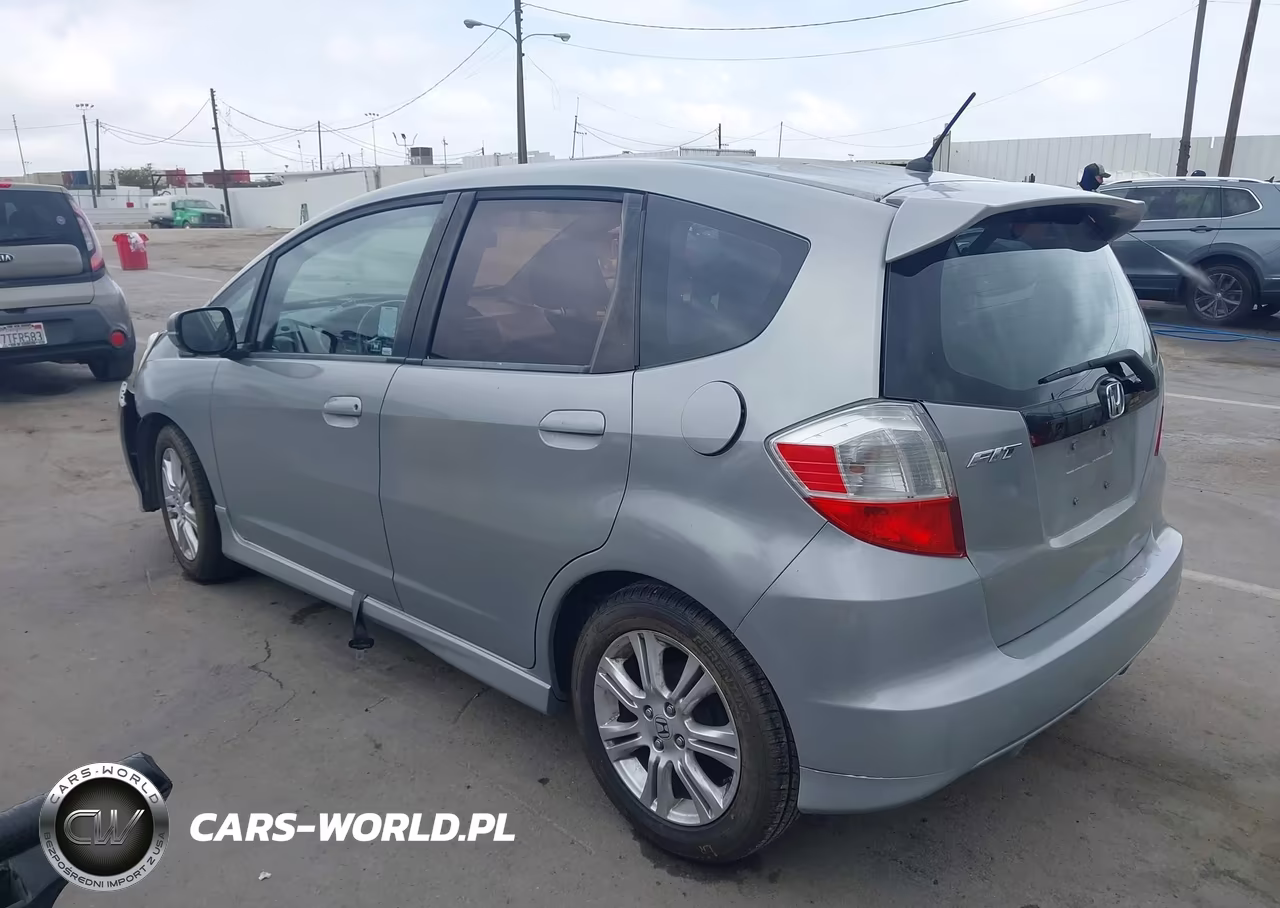 2011 Honda Fit Sport VIN:JHMGE8H52BS003650 - 3