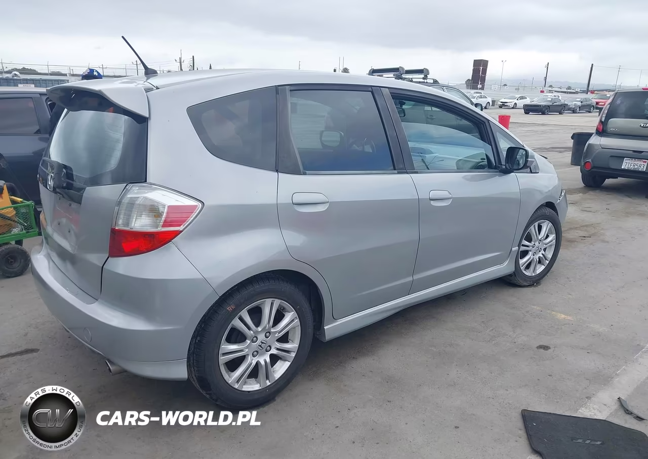 2011 Honda Fit Sport VIN:JHMGE8H52BS003650 - 4