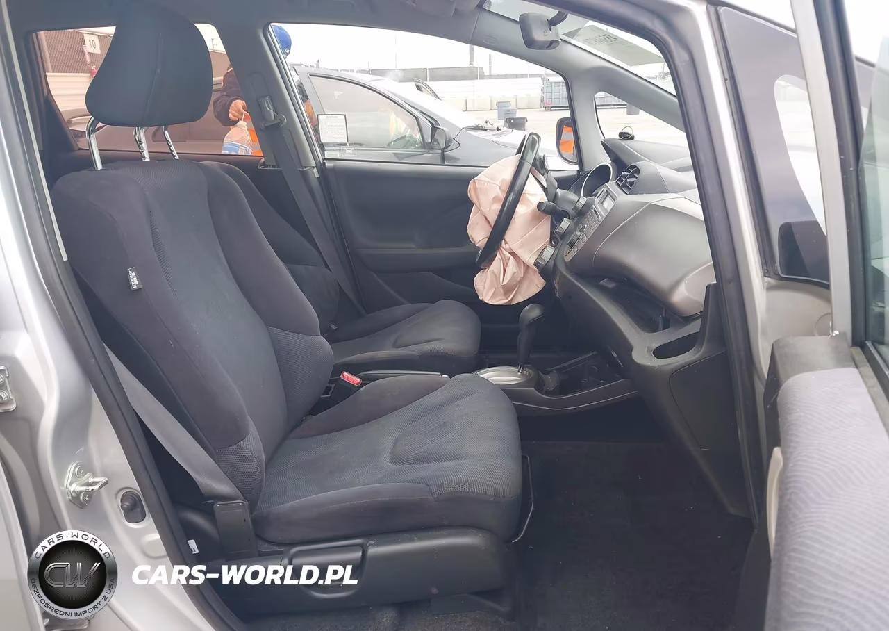2011 Honda Fit Sport VIN:JHMGE8H52BS003650 - 5