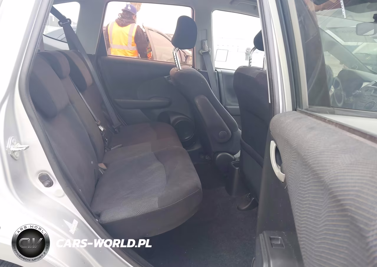 2011 Honda Fit Sport VIN:JHMGE8H52BS003650 - 8