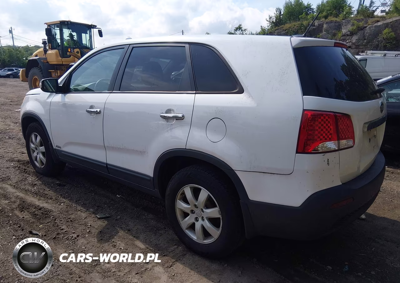 2011 Kia Sorento Lx VIN:5XYKTCA18BG036668 - 3