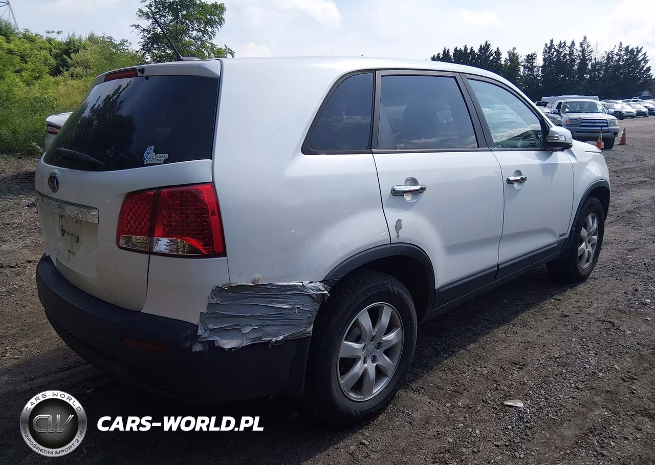 2011 Kia Sorento Lx VIN:5XYKTCA18BG036668 - 4