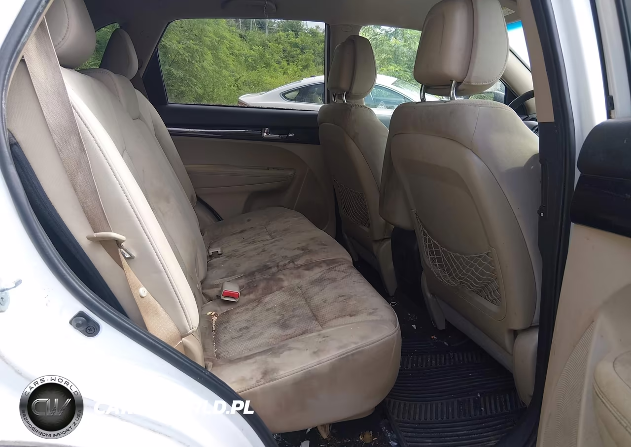 2011 Kia Sorento Lx VIN:5XYKTCA18BG036668 - 8