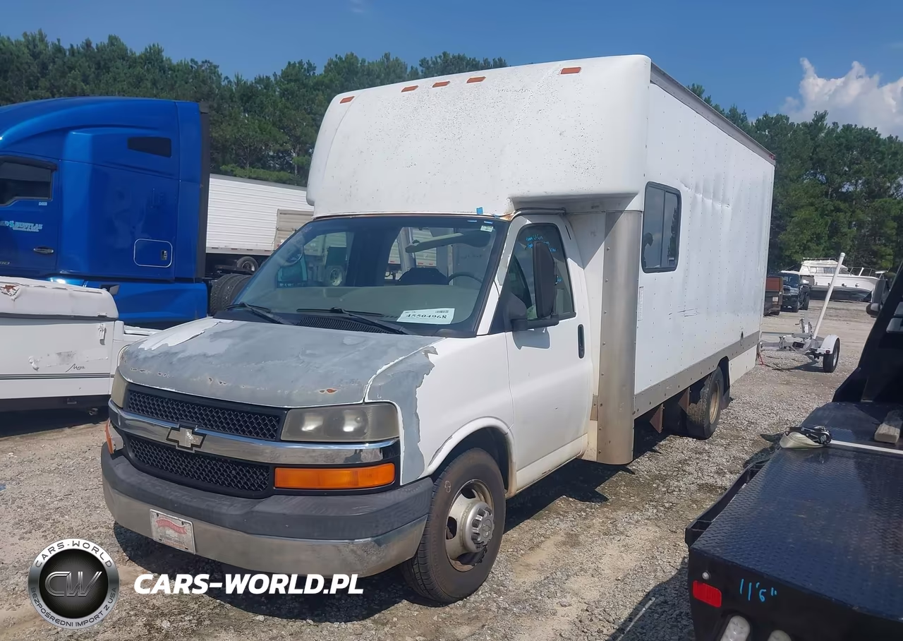 2009 Chevrolet Express Cutaway Work Van VIN:1GBJG31K191128213 - 2