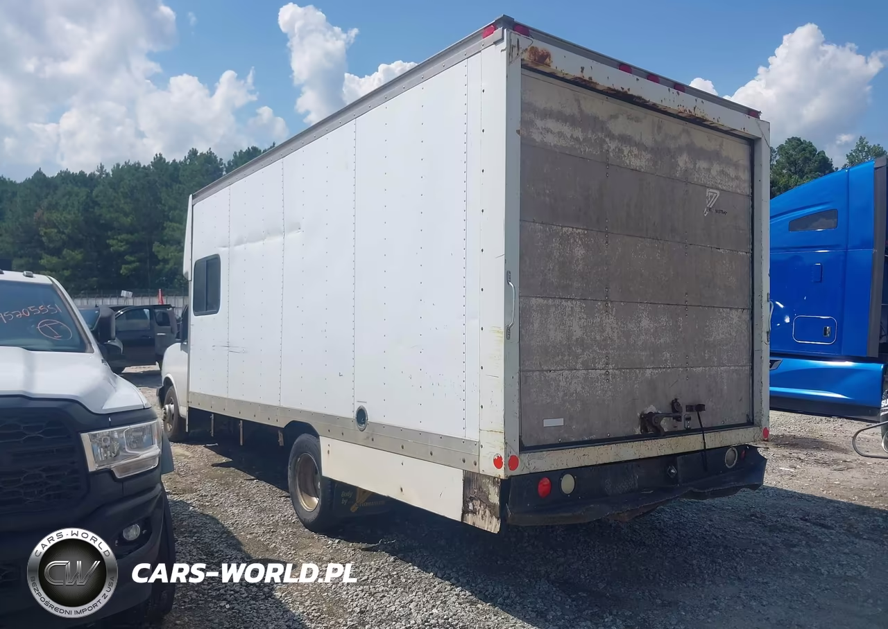2009 Chevrolet Express Cutaway Work Van VIN:1GBJG31K191128213 - 3