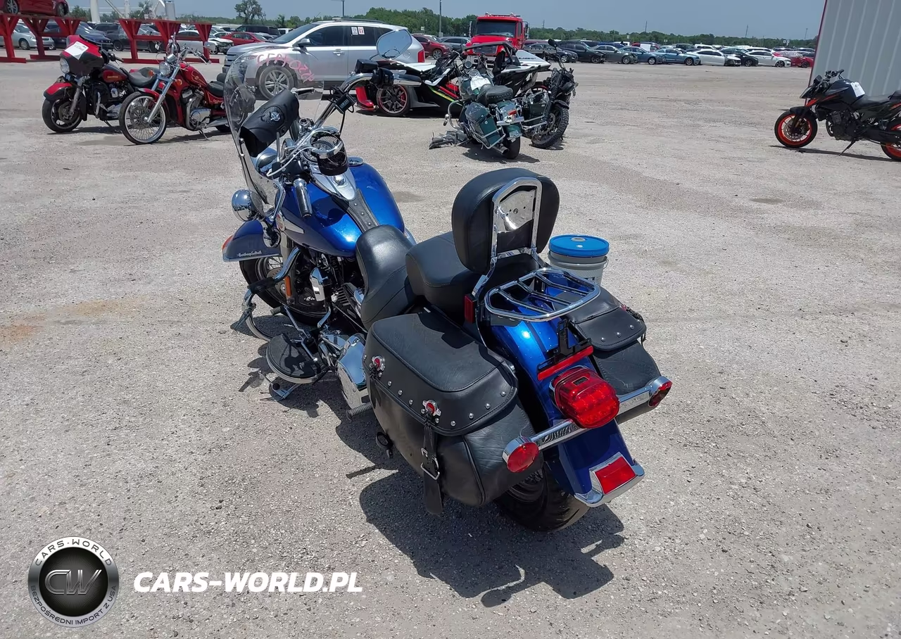 2016 Harley-Davidson Flstc Heritage Softail Classic VIN:1HD1BWV13GB017410 - 3