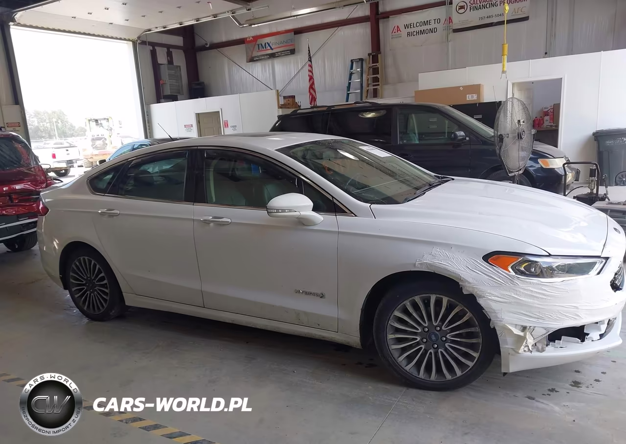 2018 Ford Fusion Hybrid Titanium VIN:3FA6P0RU9JR207182 - 13