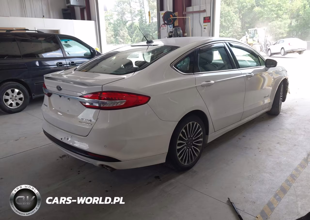 2018 Ford Fusion Hybrid Titanium VIN:3FA6P0RU9JR207182 - 4