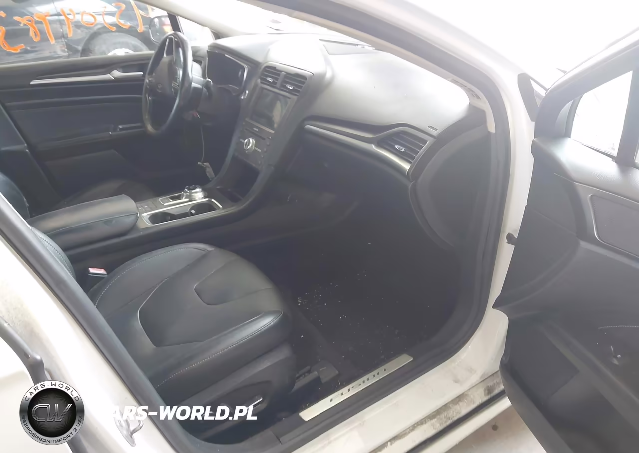 2018 Ford Fusion Hybrid Titanium VIN:3FA6P0RU9JR207182 - 5