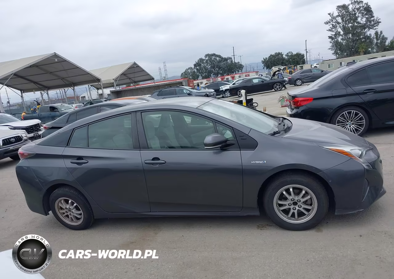 2018 Toyota Prius Two VIN:JTDKBRFU7J3059936 - 13