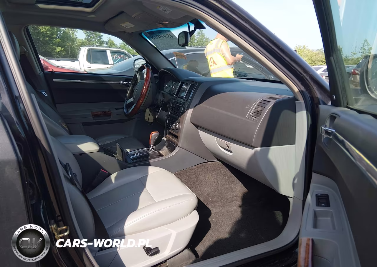 2006 Chrysler 300 Touring VIN:2C3KA53G36H474819 - 5