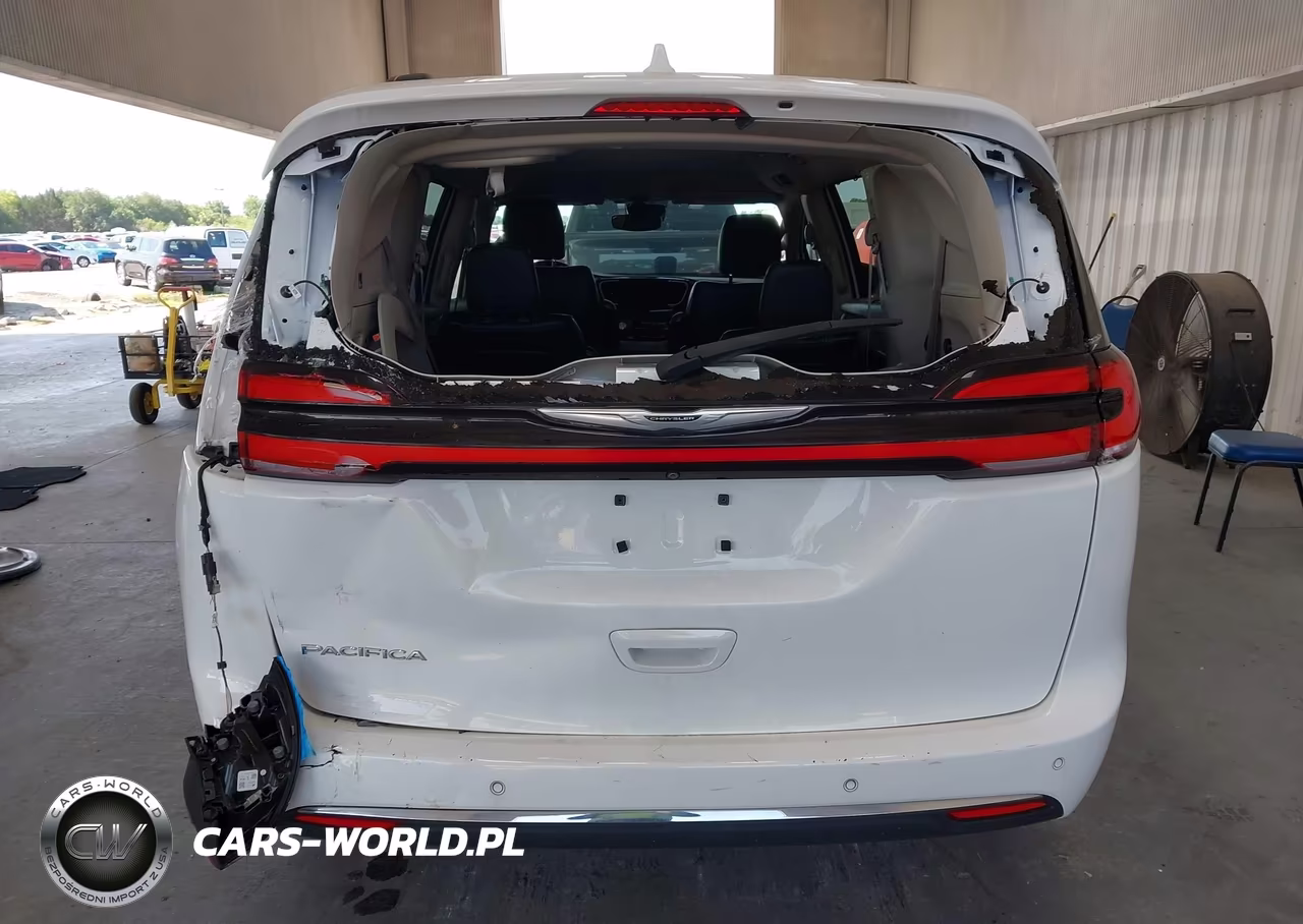 2022 Chrysler Pacifica Touring L VIN:2C4RC1BG4NR155677 - 16