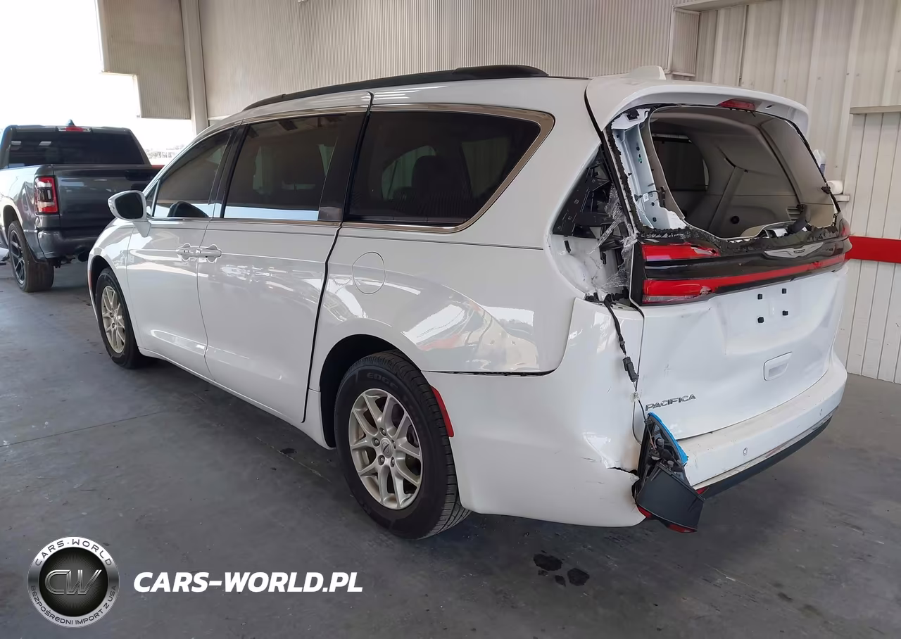 2022 Chrysler Pacifica Touring L VIN:2C4RC1BG4NR155677 - 3