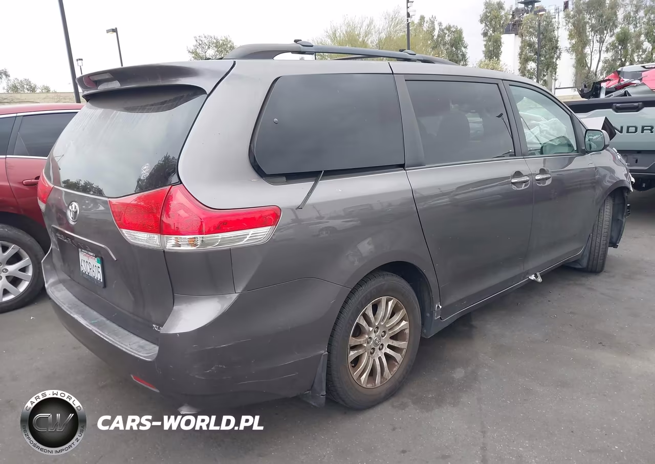 2011 Toyota Sienna Xle V6 Auto Access Seat VIN:5TDYK3DC4BS144265 - 4