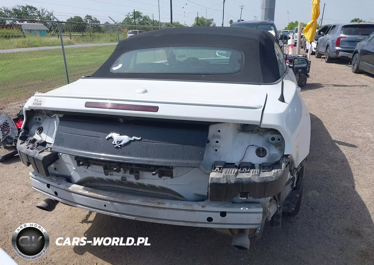 2022 Ford Mustang Ecoboost Premium VIN:1FATP8UH9N5118720 - 17