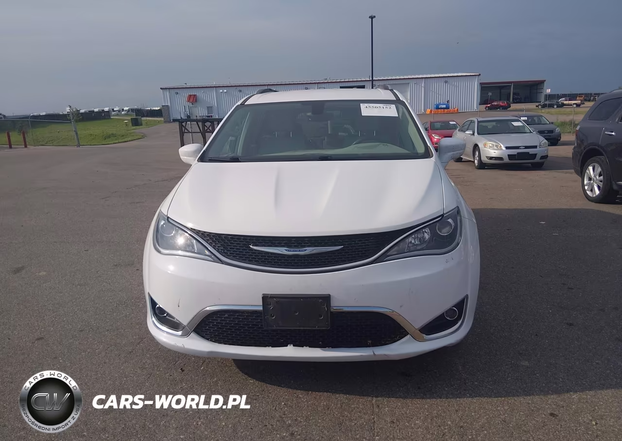 2017 Chrysler Pacifica Touring-L Plus VIN:2C4RC1EG5HR510517 - 12