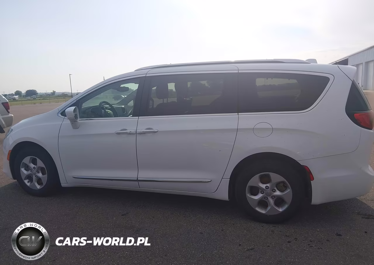 2017 Chrysler Pacifica Touring-L Plus VIN:2C4RC1EG5HR510517 - 14