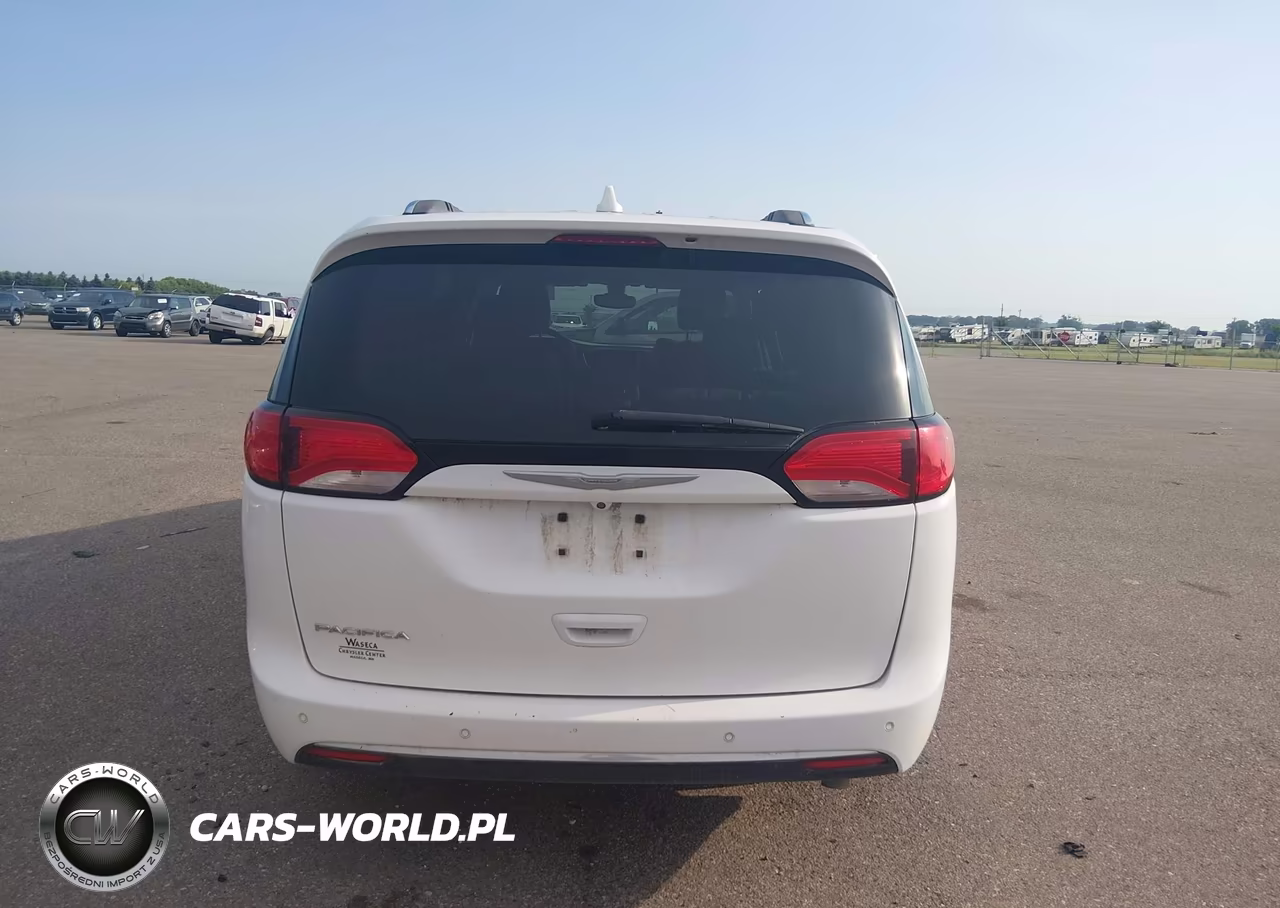 2017 Chrysler Pacifica Touring-L Plus VIN:2C4RC1EG5HR510517 - 16