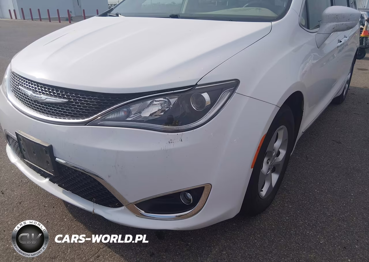 2017 Chrysler Pacifica Touring-L Plus VIN:2C4RC1EG5HR510517 - 6