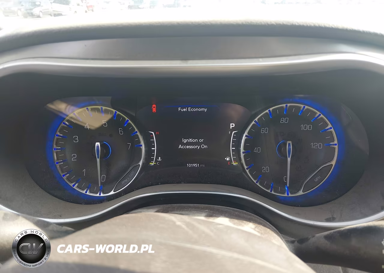2017 Chrysler Pacifica Touring-L Plus VIN:2C4RC1EG5HR510517 - 7