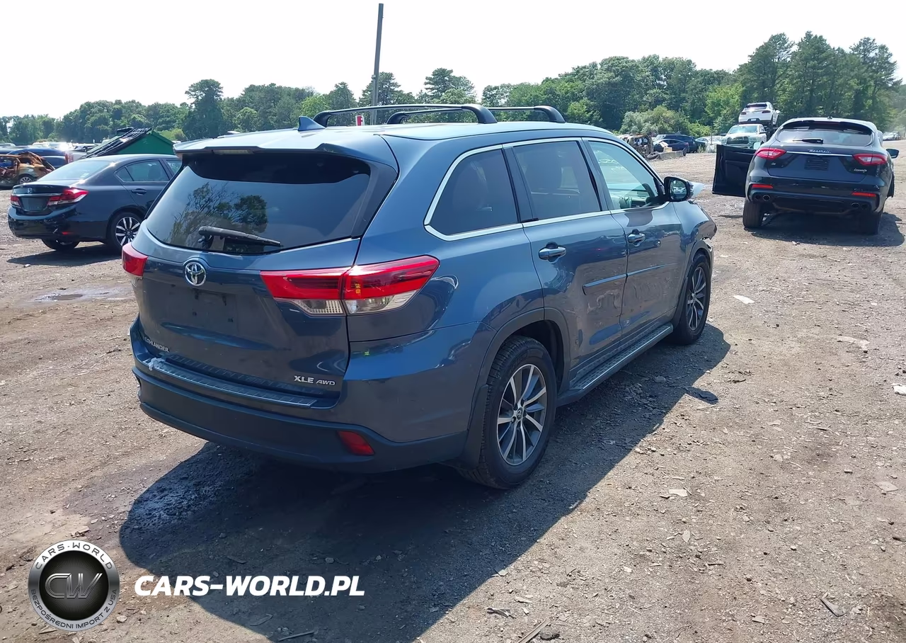 2017 Toyota Highlander Xle VIN:5TDJZRFH3HS483620 - 4