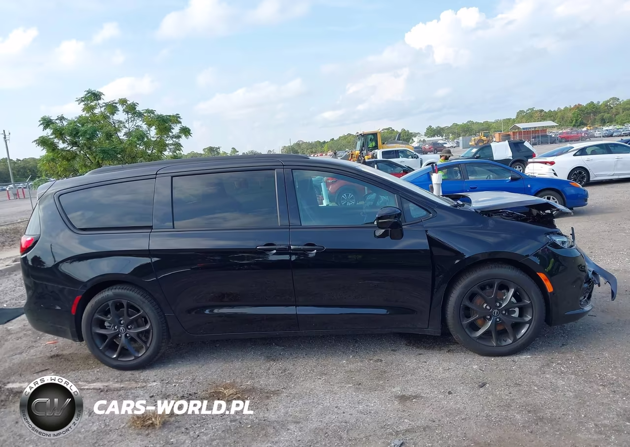 2026 Chrysler Pacifica Select VIN:2C4RC1BG5TR222459 - 13