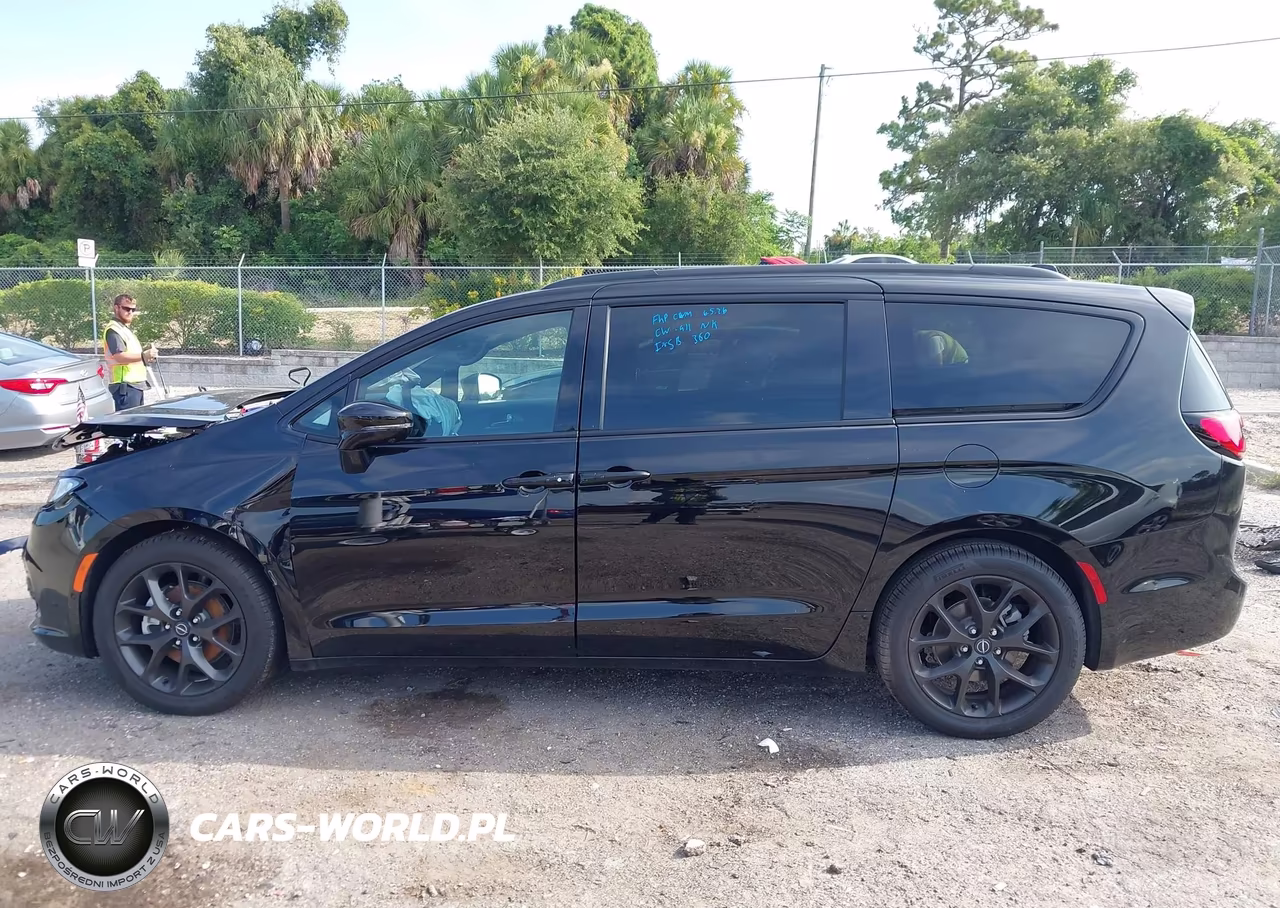 2026 Chrysler Pacifica Select VIN:2C4RC1BG5TR222459 - 14