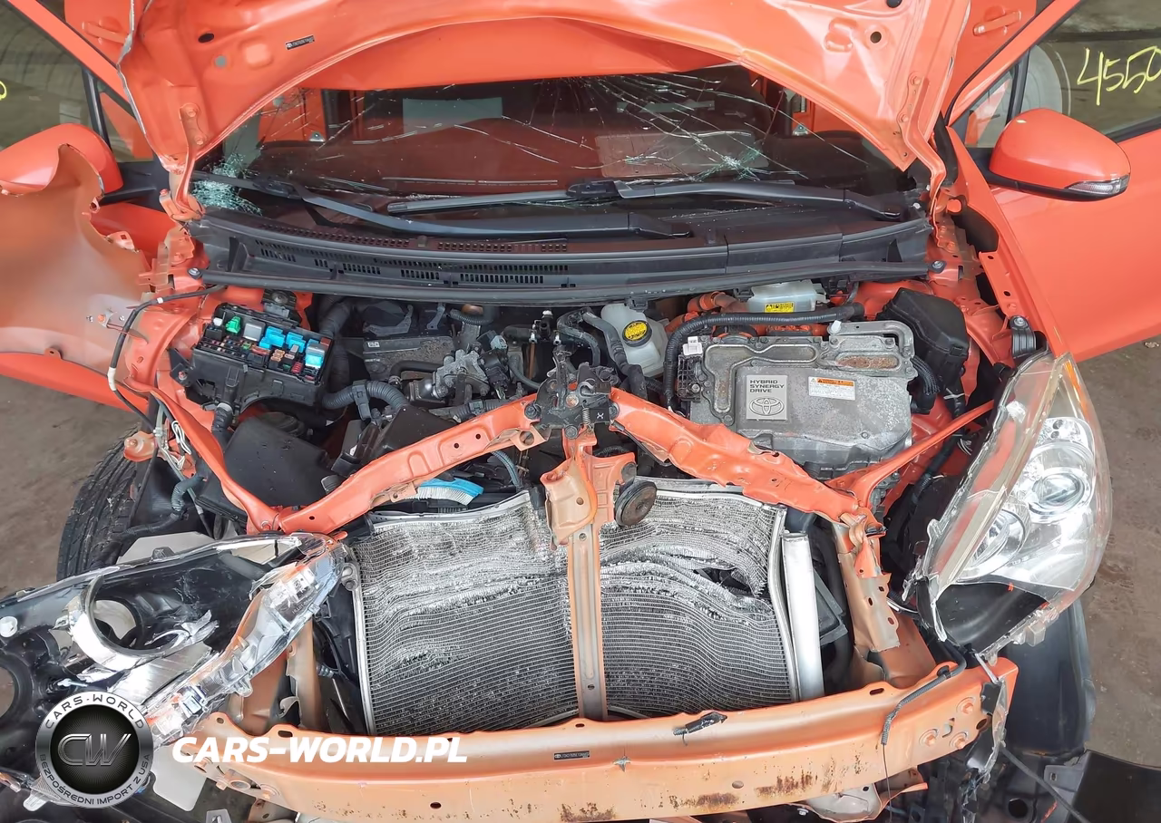 2014 Toyota Prius C Two VIN:JTDKDTB35E1066602 - 10