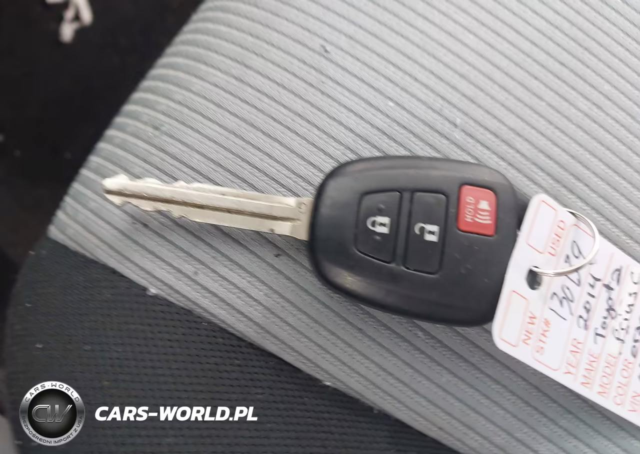 2014 Toyota Prius C Two VIN:JTDKDTB35E1066602 - 11