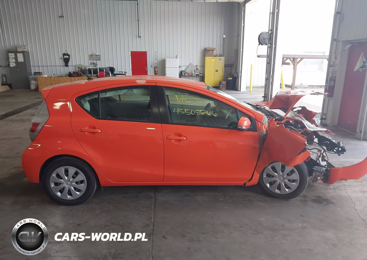 2014 Toyota Prius C Two VIN:JTDKDTB35E1066602 - 13