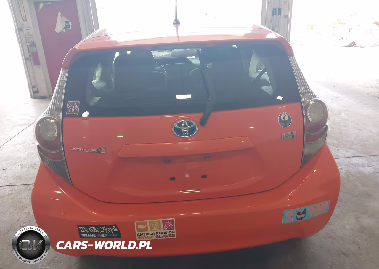 2014 Toyota Prius C Two VIN:JTDKDTB35E1066602 - 16