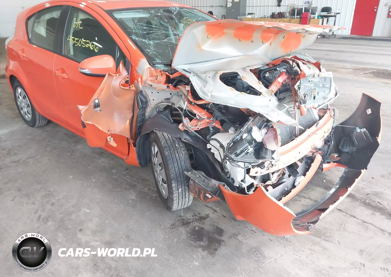2014 Toyota Prius C Two VIN:JTDKDTB35E1066602 - 6