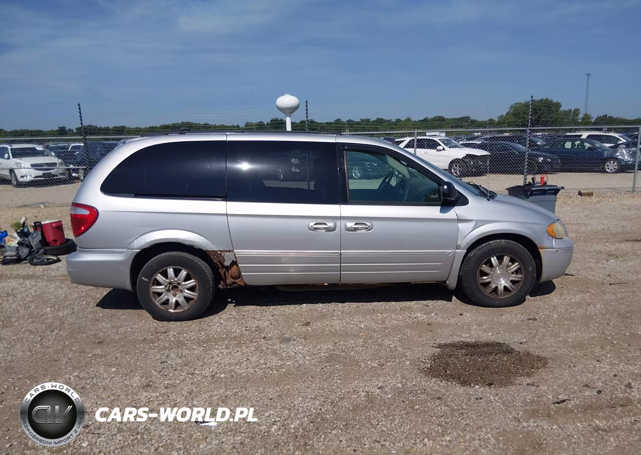 2005 Chrysler Town & Country Touring VIN:2C4GP54L35R208611 - 13