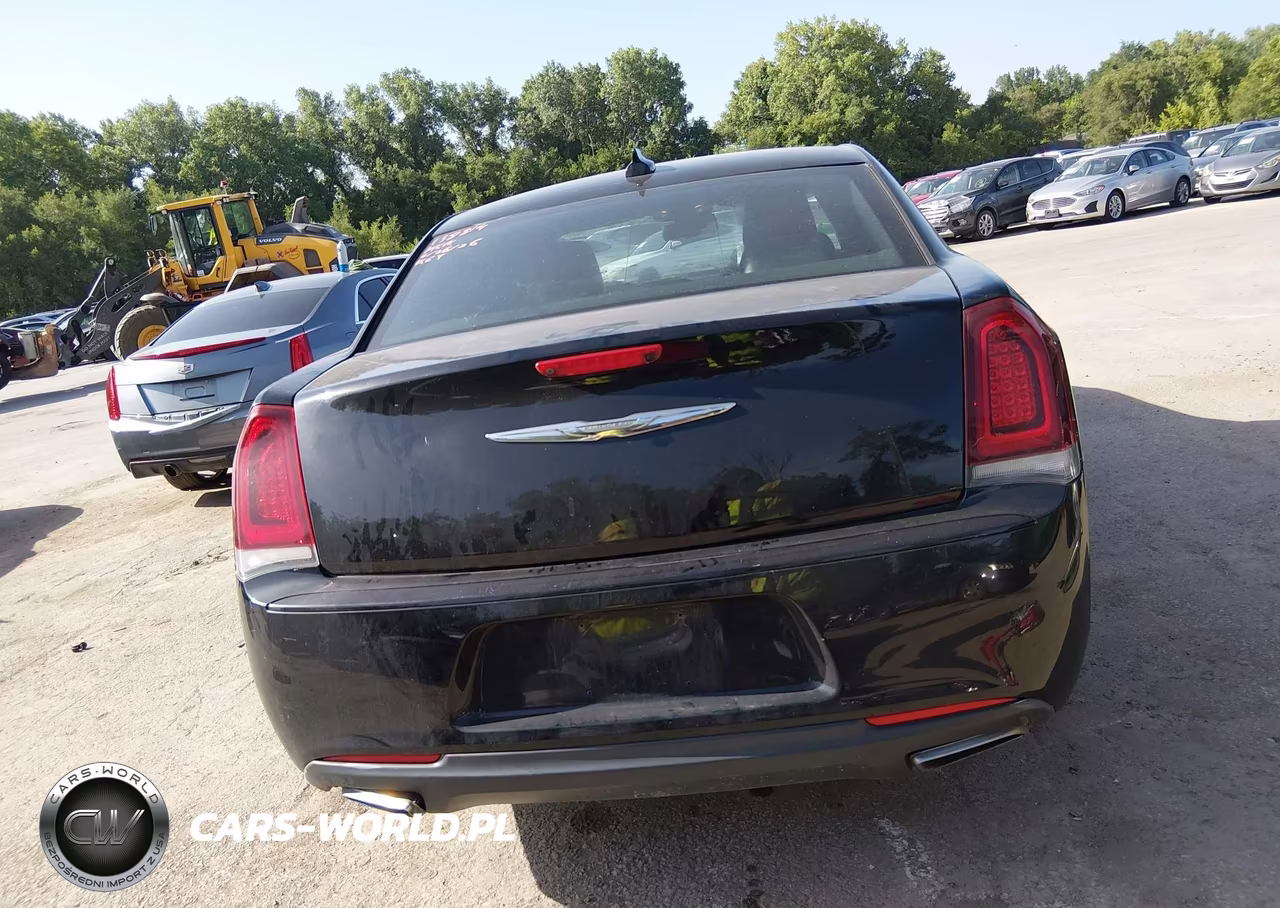 2015 Chrysler 300 300S VIN:2C3CCABG9FH829632 - 16