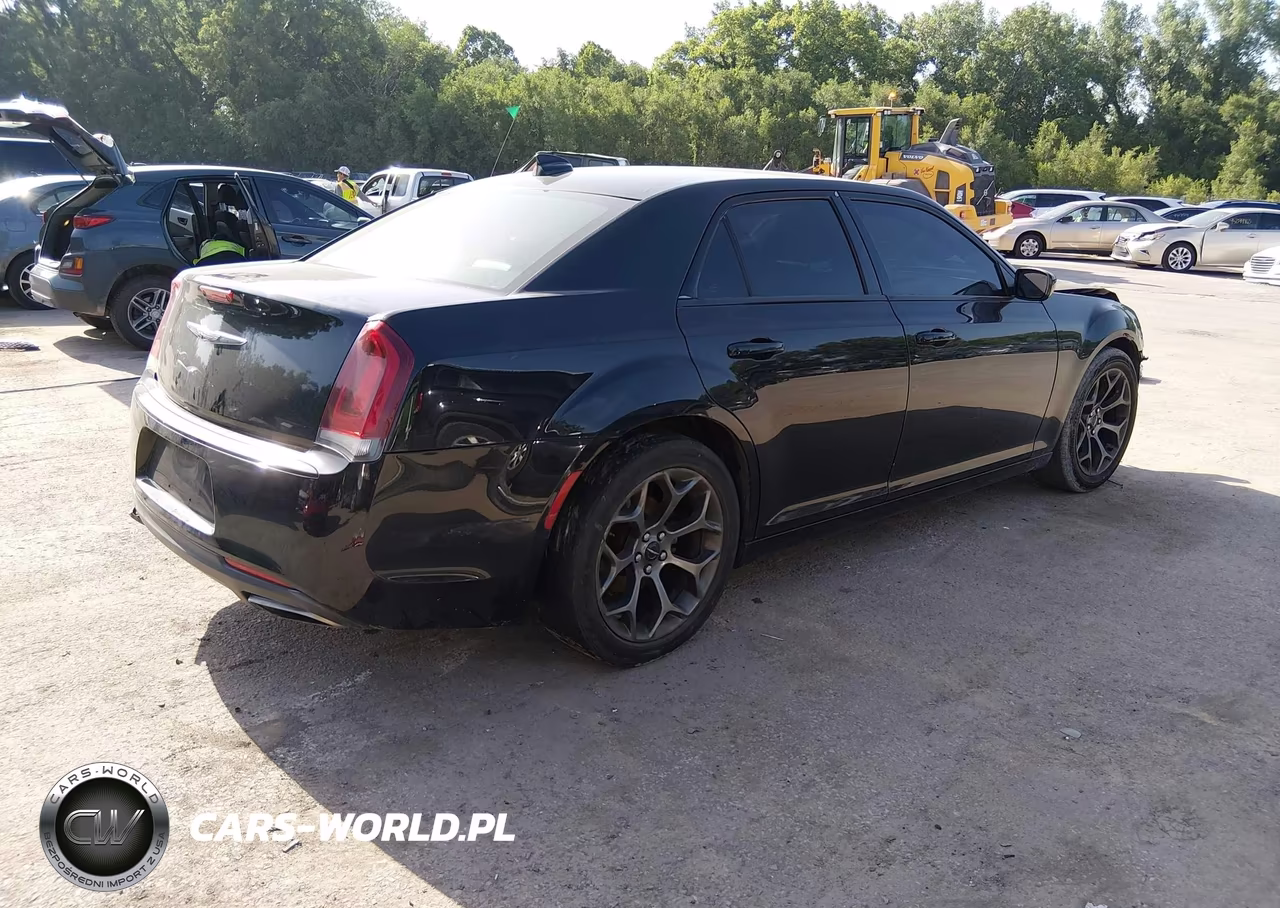 2015 Chrysler 300 300S VIN:2C3CCABG9FH829632 - 4