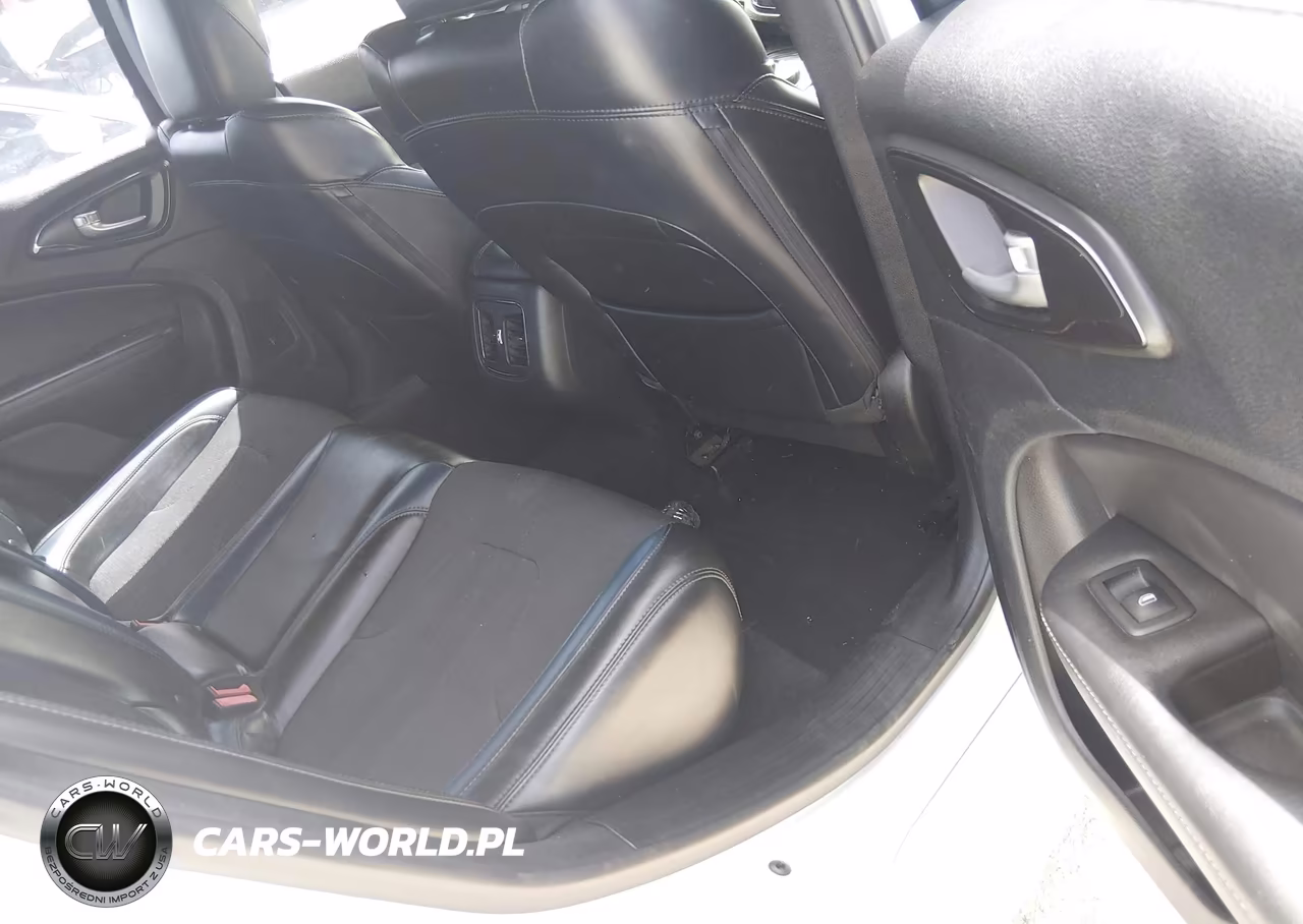 2016 Chrysler 200 S VIN:1C3CCCBG9FN722163 - 8