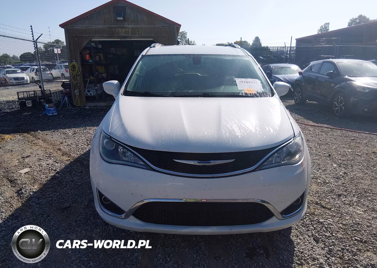 2018 Chrysler Pacifica Touring L VIN:2C4RC1BGXJR292486 - 12