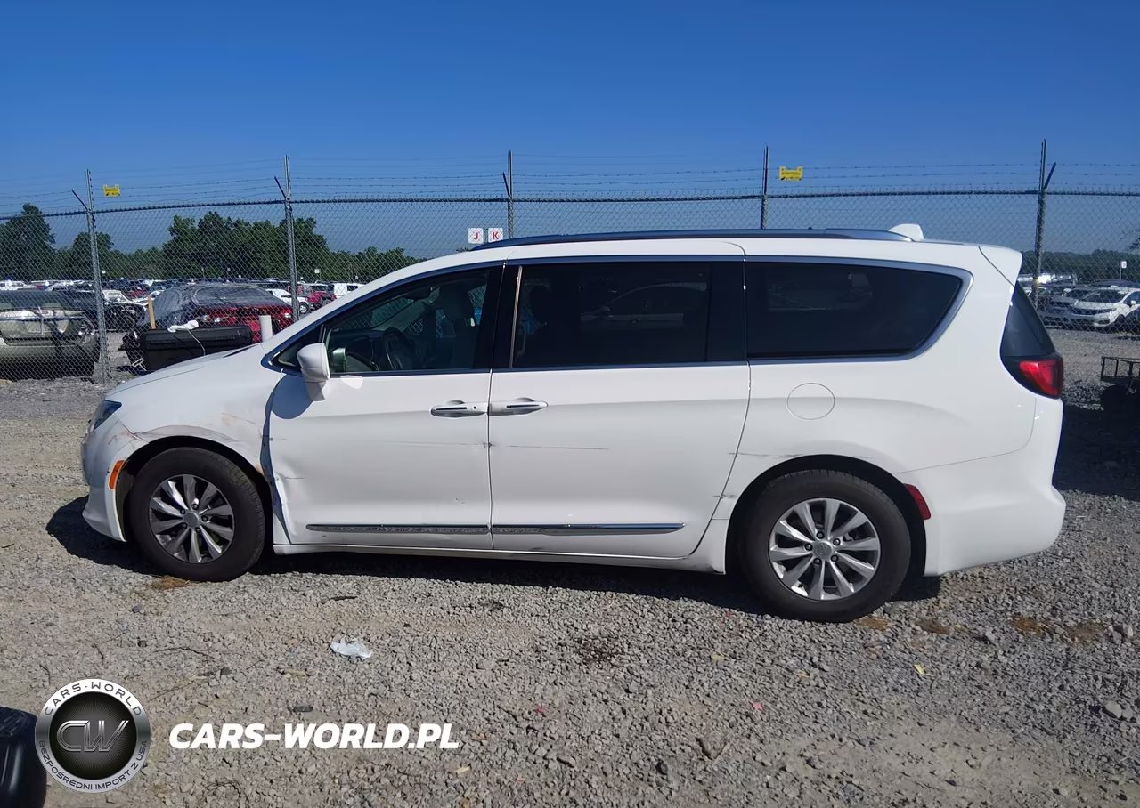 2018 Chrysler Pacifica Touring L VIN:2C4RC1BGXJR292486 - 14