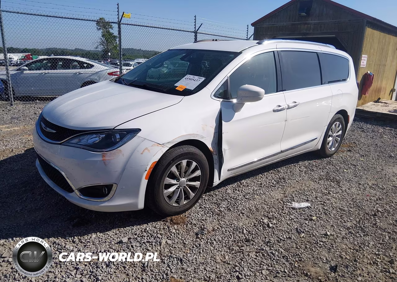 2018 Chrysler Pacifica Touring L VIN:2C4RC1BGXJR292486 - 2